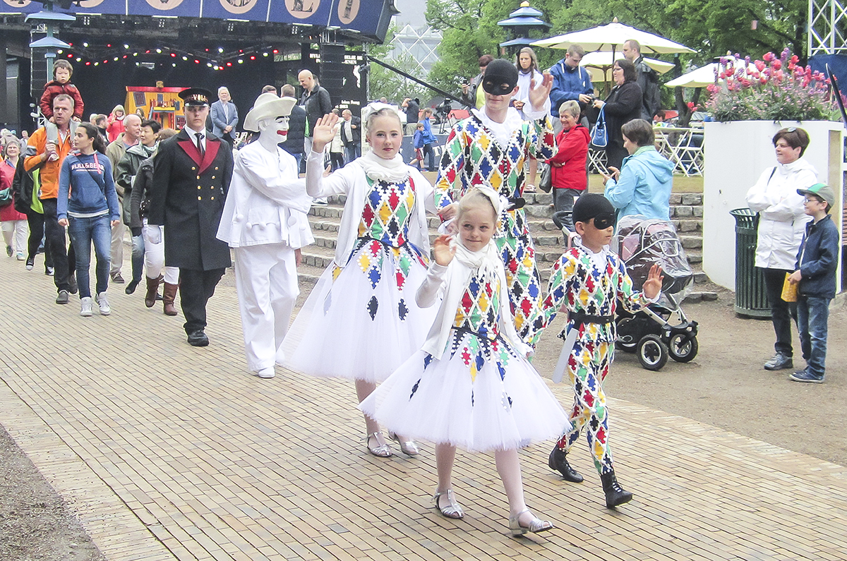 Emmelie-de-forest-i-tivoli-3
