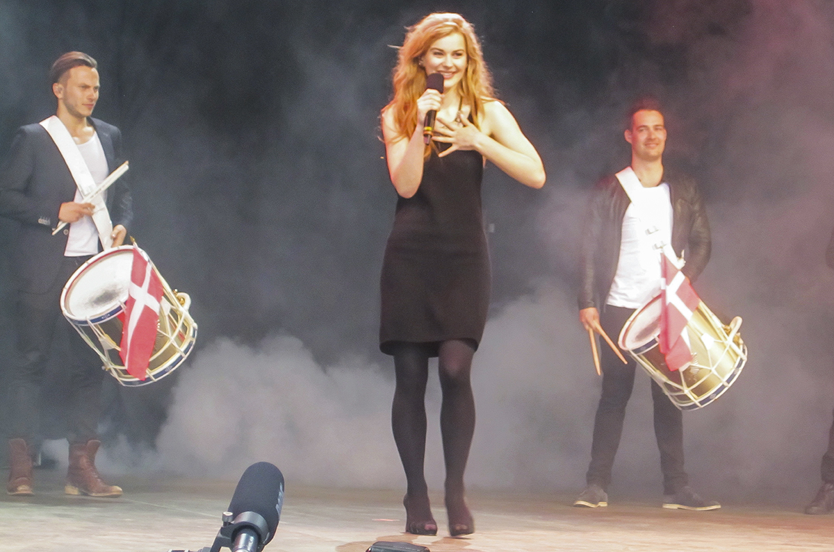 Emmelie-de-forest-i-tivoli-5